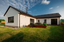 DrevoStavby-atypicky-dum-bungalov-138-Drevo-House-1