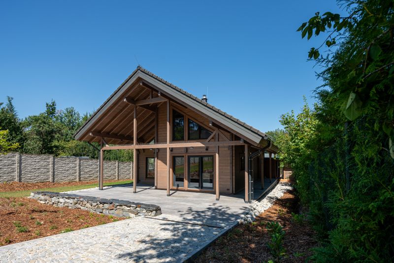 Moderní roubenka na Olomoucku WOOD-LIFE Moderní roubenka na Olomoucku WOOD-LIFE