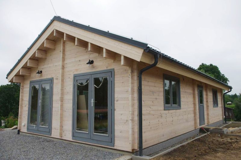 DrevoaStavby.cz | Montovaná dřevěná chata Anica Pineca.cz DrevoaStavby.cz | Montovaná dřevěná chata Anica Pineca.cz