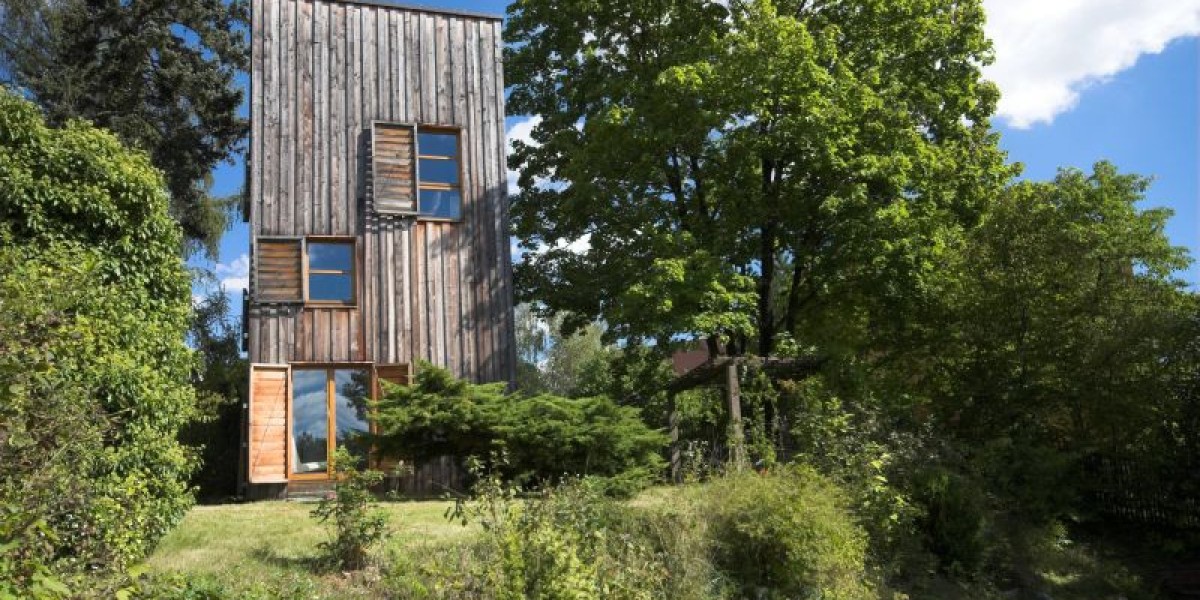 Za svůj život rodina nasbírala stovky knih, aby je měli kam uložit, tak si postavili svou vlastní knihovnu