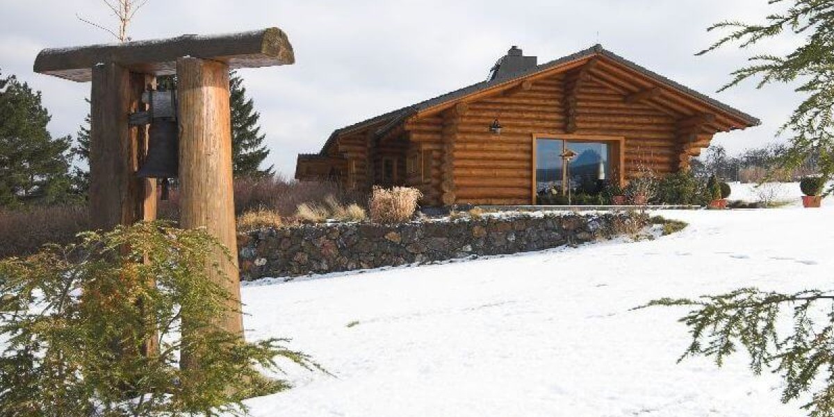 Nadchli se pro masivní dřevostavby a postavili si srub, který získal titul nejkrásnější dřevostavba